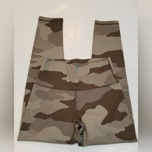 Offline by Aerie 7/8 Hi-Rise Camo Leggings.  Size Medium.